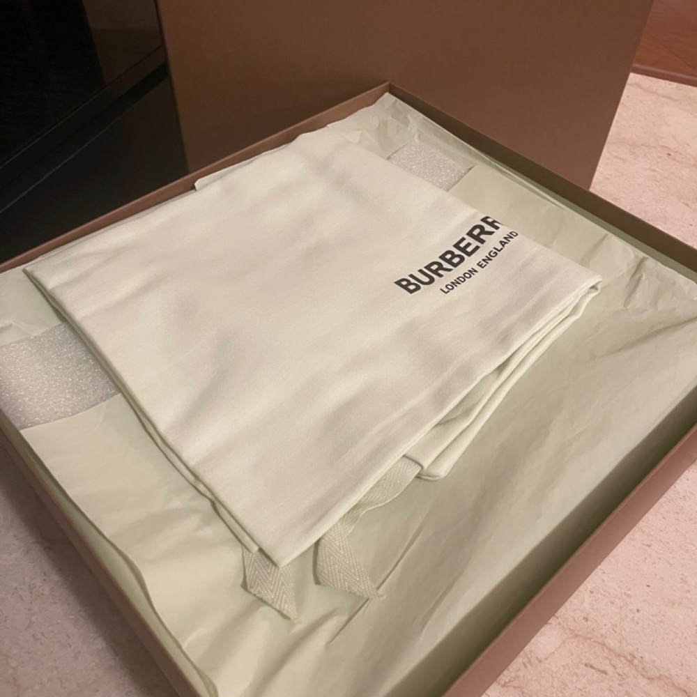 Men’s Burberry sneakers - Picture 9 of 11